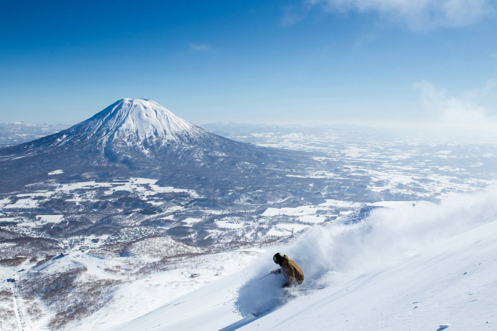 Skiing in Niseko - Places to visit in Japan