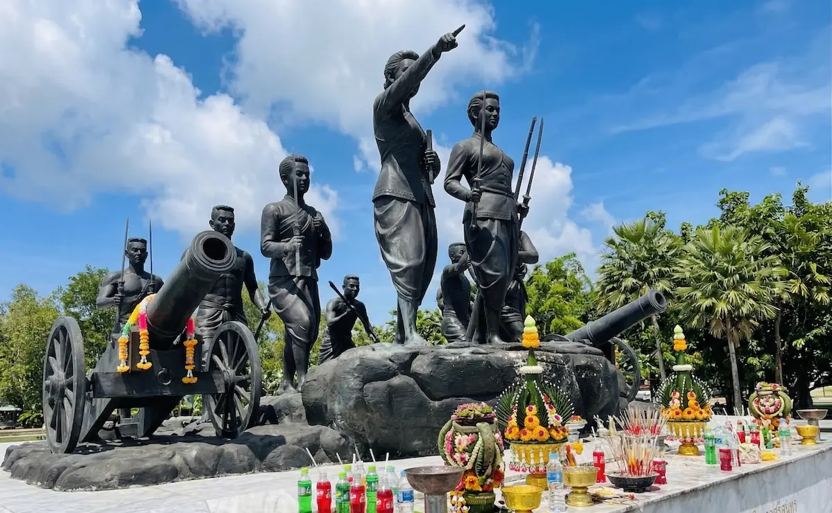 Heroines Monument in Phuket honoring Thao Thep Kasattri and Thao Sri Sunthon with traditional offerings